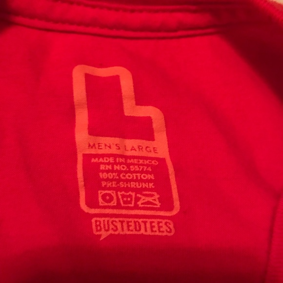 Men’s Don’t Stop Believin’ Santa Christmas Tee L - Picture 3 of 3